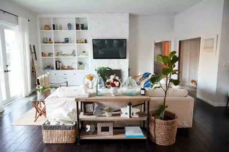 How to Plan a Functional Family Room Layout with smart furniture placement, open traffic flow, built-in shelving, natural light, and comfortable seating area